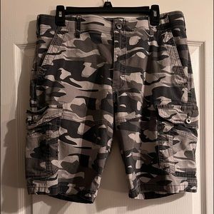Lee extreme motion camouflage shorts. Size 34.